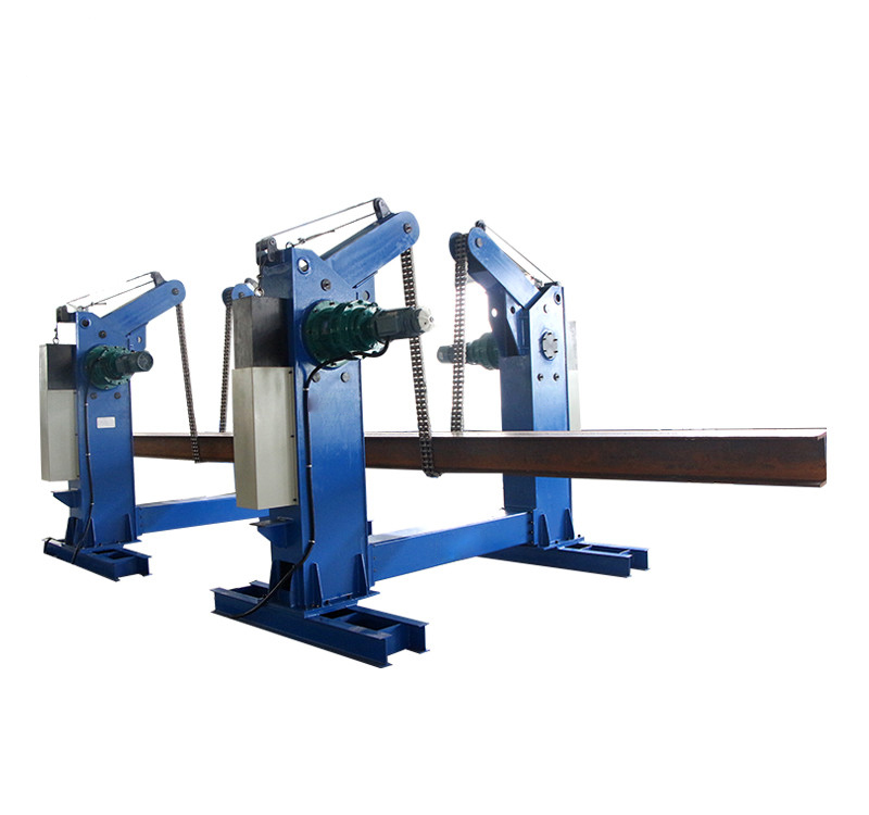 鏈條翻轉(zhuǎn)機(jī)是一種專(zhuān)門(mén)用于物料翻轉(zhuǎn)的設(shè)備