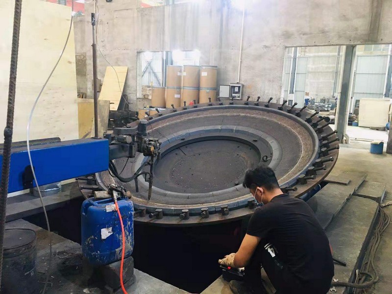 立磨堆焊設(shè)備、軋輥堆焊設(shè)備、連鑄輥堆焊設(shè)備的區(qū)別